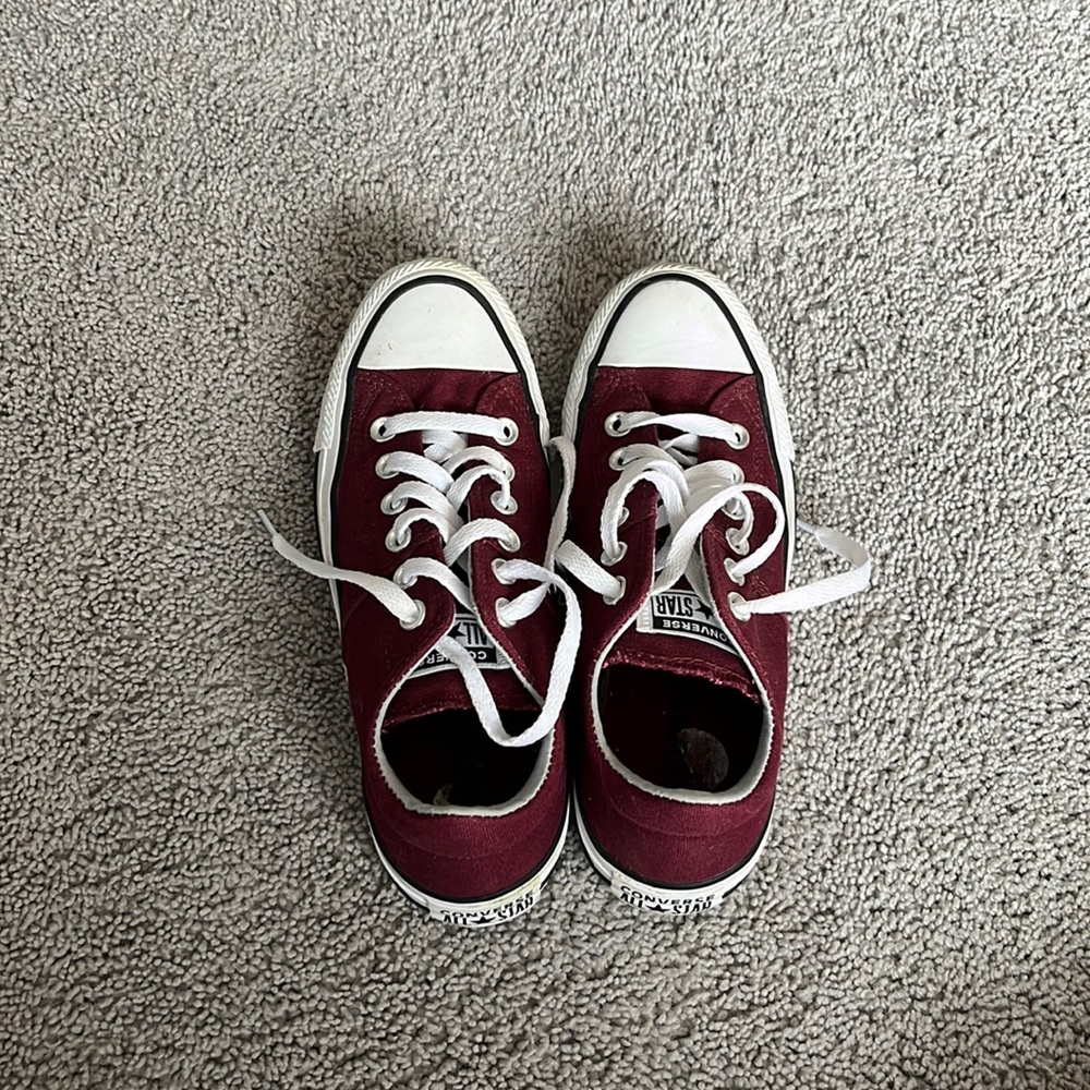 maroon women’s 7 converse